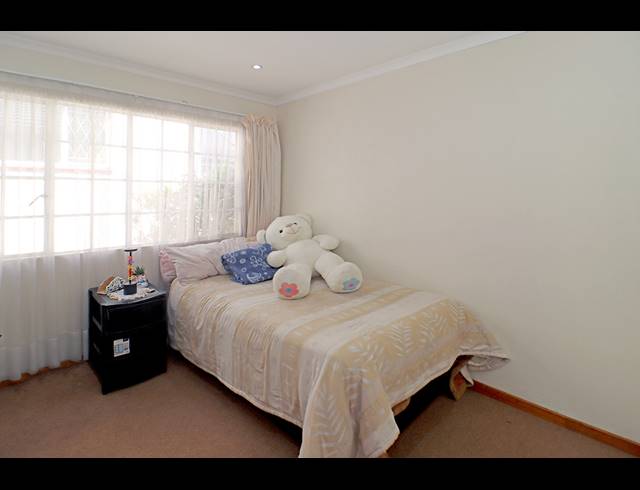 4 BEDROOM FREEHOLD FOR SALE IN GLENHAZEL